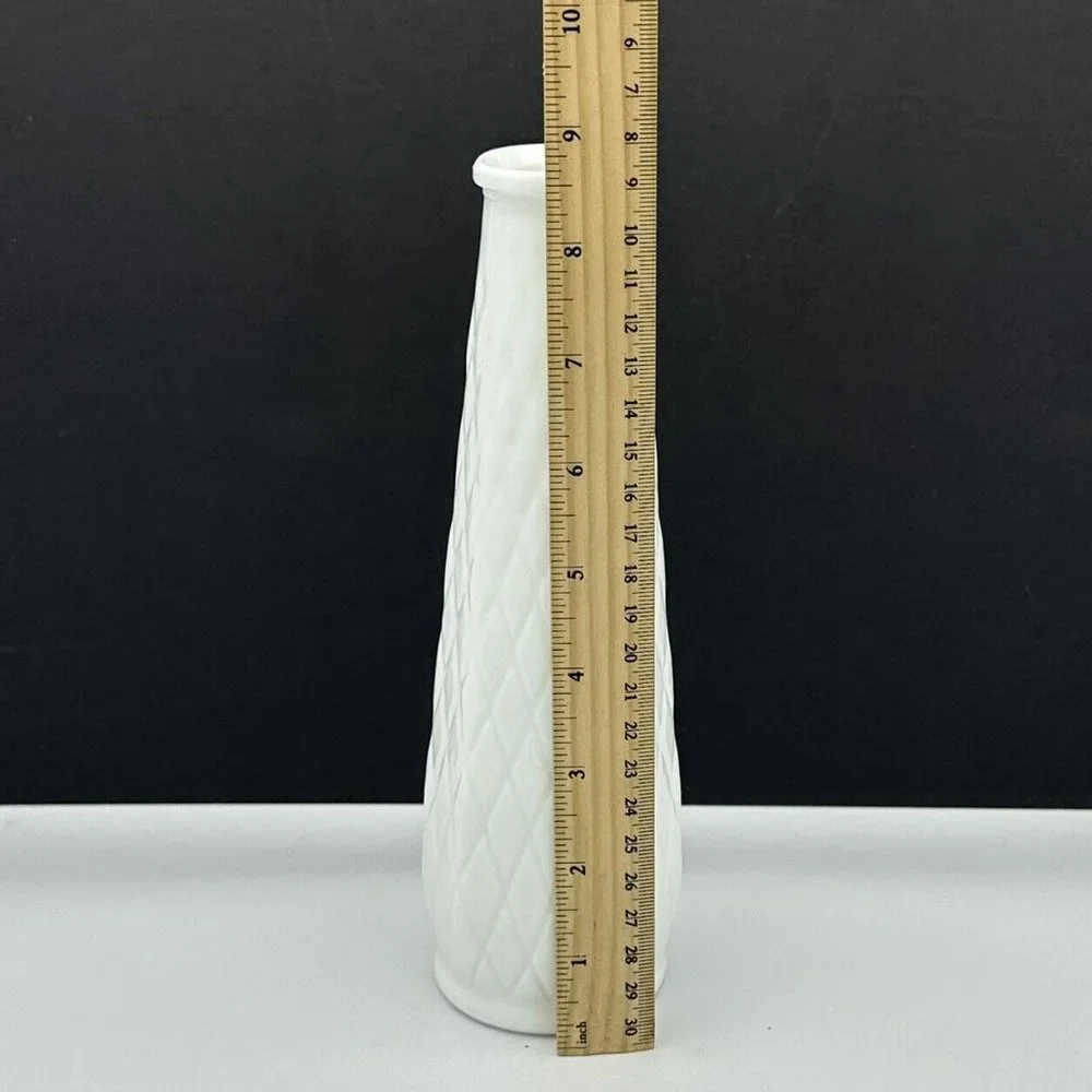 Vintage E O Brody Cleveland 8 Panel Milk Glass Vase‎ M-147 Quilted Diamonds 9
